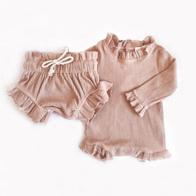 Geribbelde Ruffle Romper en Shorts Set